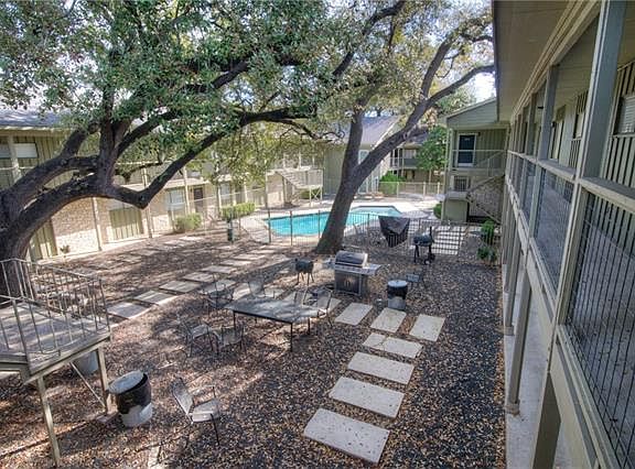 4th image of 2303 E Side Dr APT 202