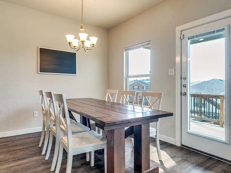 2427 Valencia Crst — Photo 12