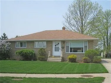 4832 Southwood Dr photo 1