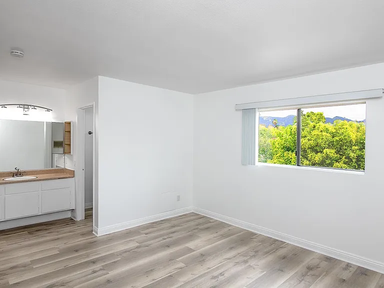 520 W. Wilson — Photo 41