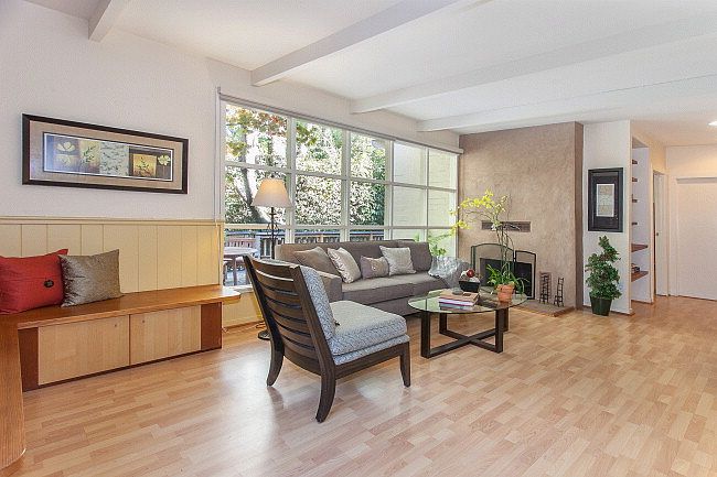 Living Rm w/fireplace