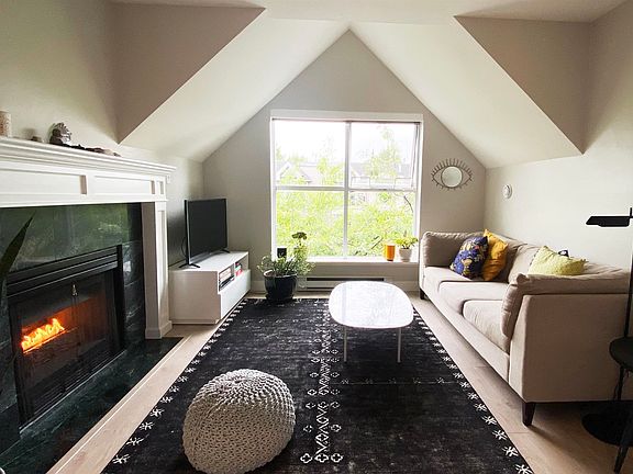 2nd image of 3168 Laurel St #Penthouse 3
