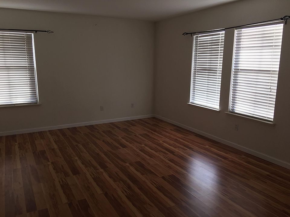 1st image of 230 Roundhill Dr