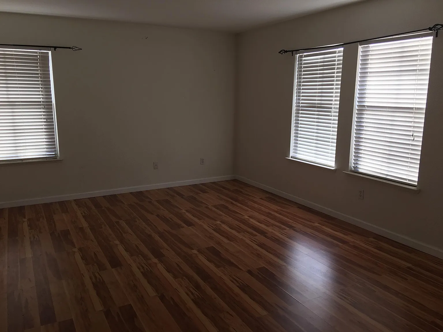 230 Roundhill Dr photo 1