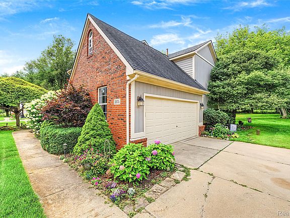 4th image of 2375 Reidsview E