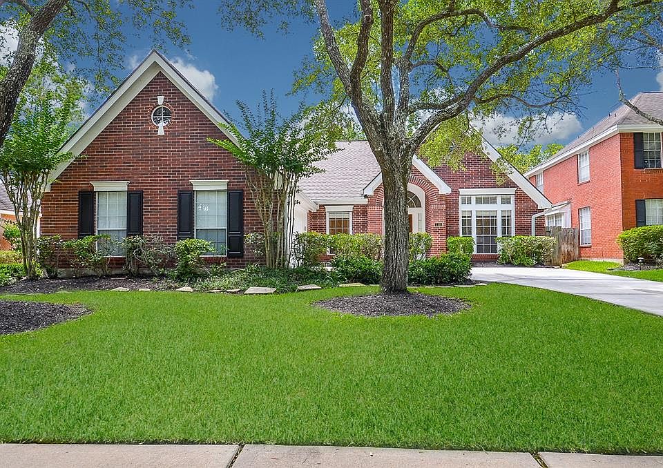 Curb appeal galore! Immaculate landscaping gives this charming home a welcoming feel from the moment you arrive.