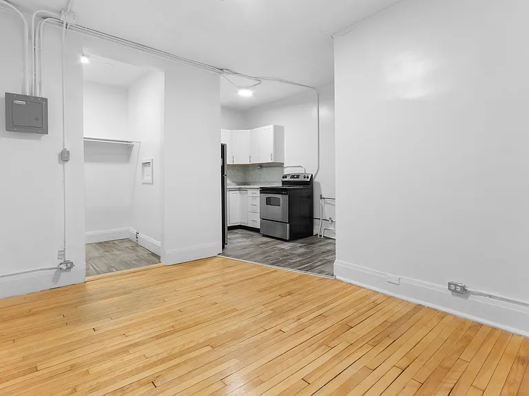 404 Elgin St — Photo 8