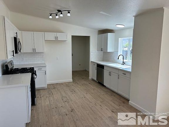 5th image of 46 N Rainbow Dr