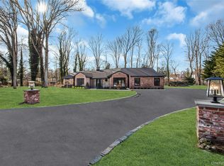 4 Northwood Court, Woodbury, NY 11797