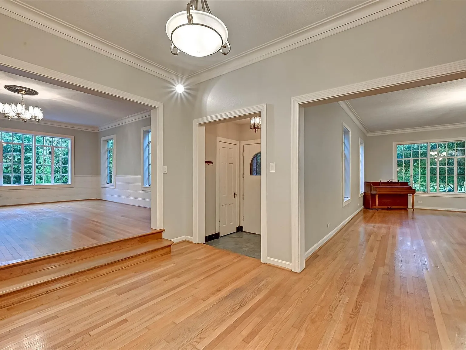 4 bed, 3.5 bath, 3634 sqft, $4,750 — Photo 2
