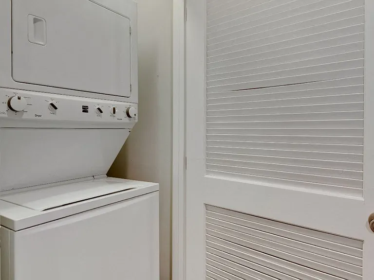 Queens Ridge Apartments — Photo 10