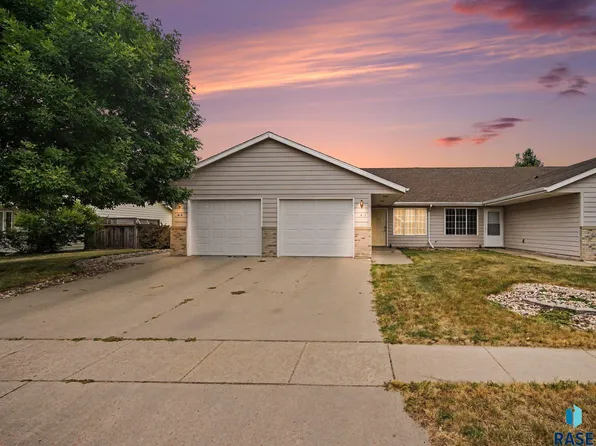 412 N 9th Ave, Brandon, SD 57005