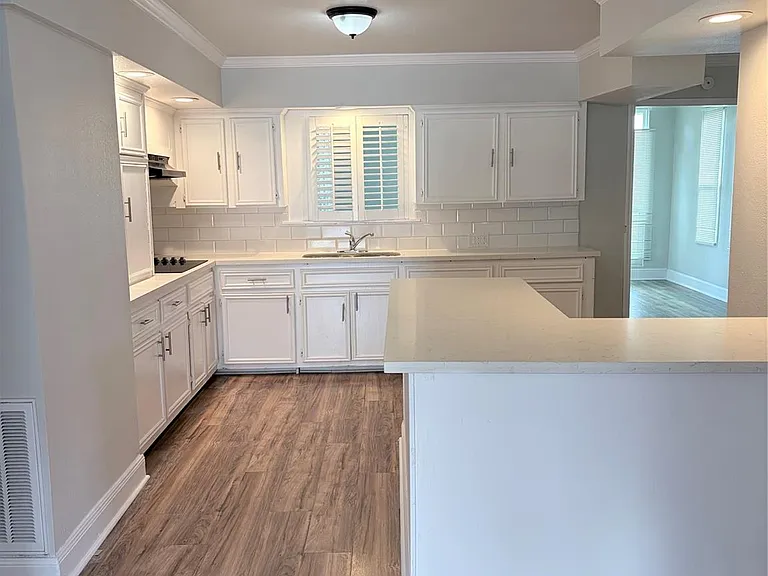 208 Preston St — Photo 11