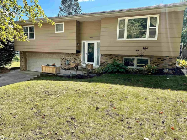 903 Glendale Park Dr, Hampton, IA 50441