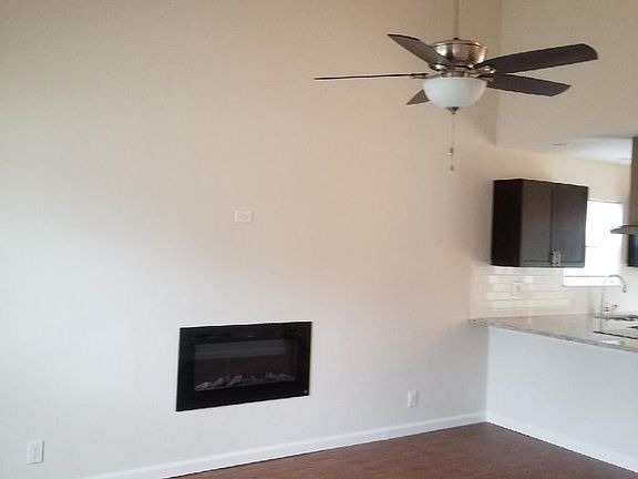 4th image of 1605 Parkwood Dr