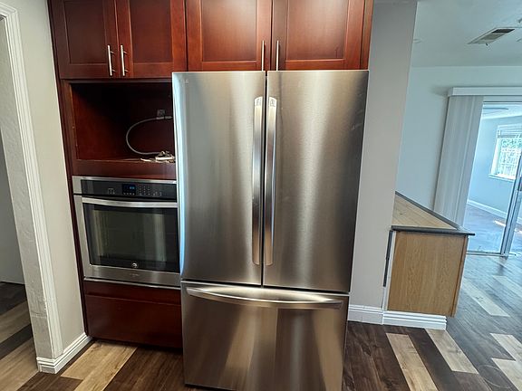 4th image of 1124 Bellingham Ct