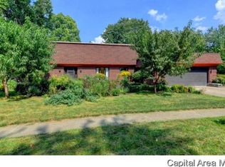 2949 Victoria Dr, Springfield, IL 62704