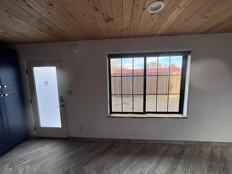 232 Valverde St — Photo 93