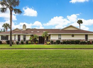 961 Pelican Bay Dr, Daytona Beach, FL 32119