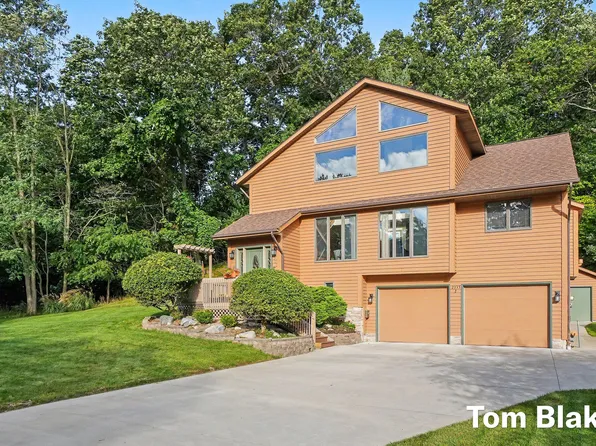 2335 Bluffton Ave, Muskegon, MI 49441