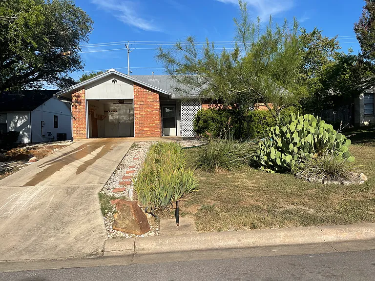 1921 Castle Gate Cir — Photo 16