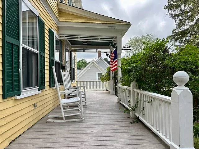 3 bed, 1.5 bath, 1869 sqft, $3,100 — Photo 4