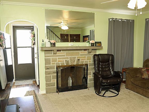 2nd image of 1050 N Bluff Dr