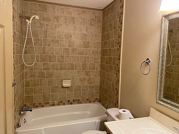 5th image of 127 N Grand Prairie Dr