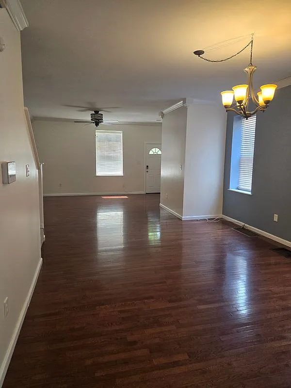 3 bed, 1.5 bath, 1824 sqft, $1,800 — Photo 4