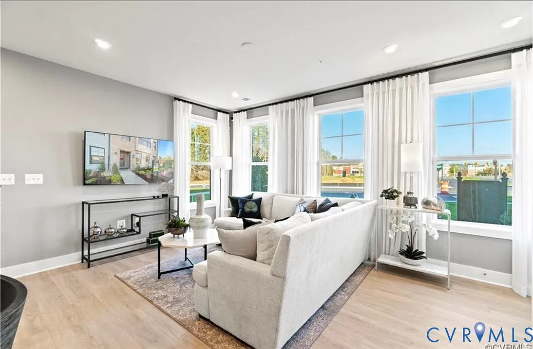 3 bed, 2.5 bath, 1573 sqft, $2,599 — Photo 3