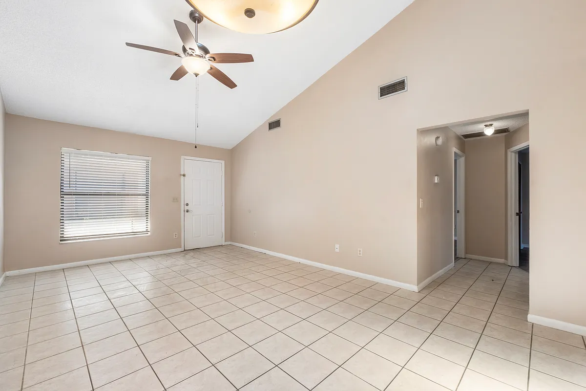 Building Photo - 314 Douglas Way #314