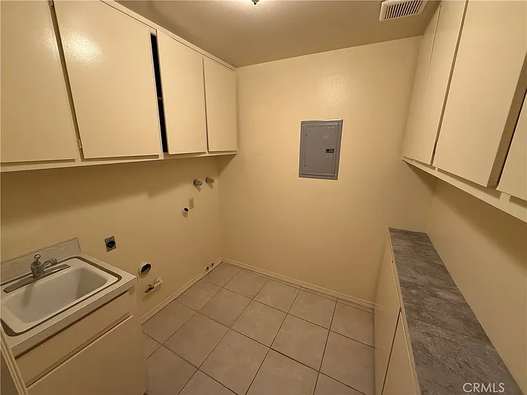 860 N Glassell St — Photo 9