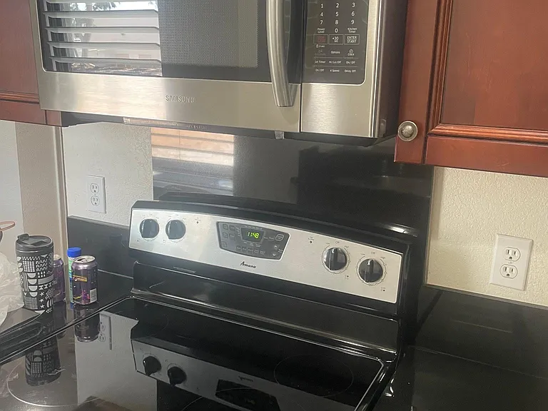 320 W Walnut St #30 — Photo 2