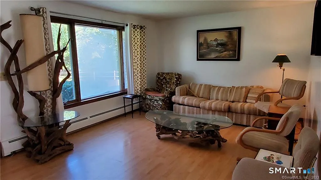 3 bed, 1.0 bath, 1700 sqft, $2,500 — Photo 4