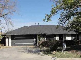 6201 NW Cedarwood Dr, Lawton, OK 73505