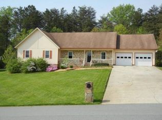 4147 Hemingway Dr, Hickory, NC 28601