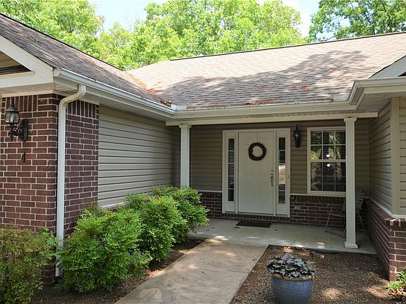 2nd image of 4 Claxby Cir