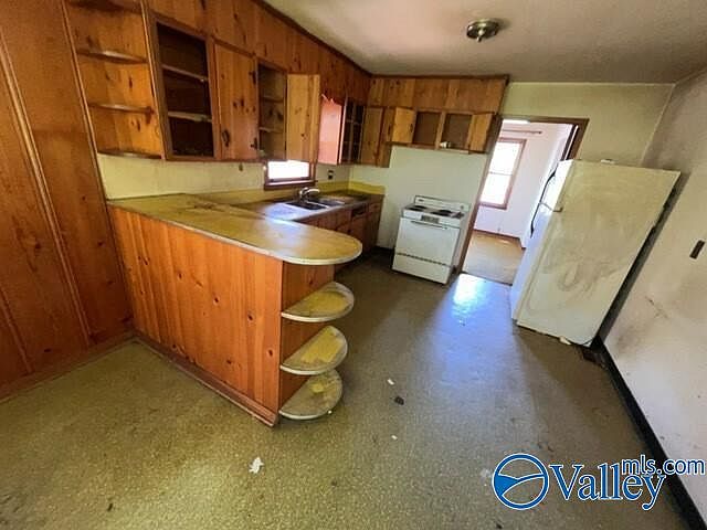 2nd image of 7000 Rowan Rd