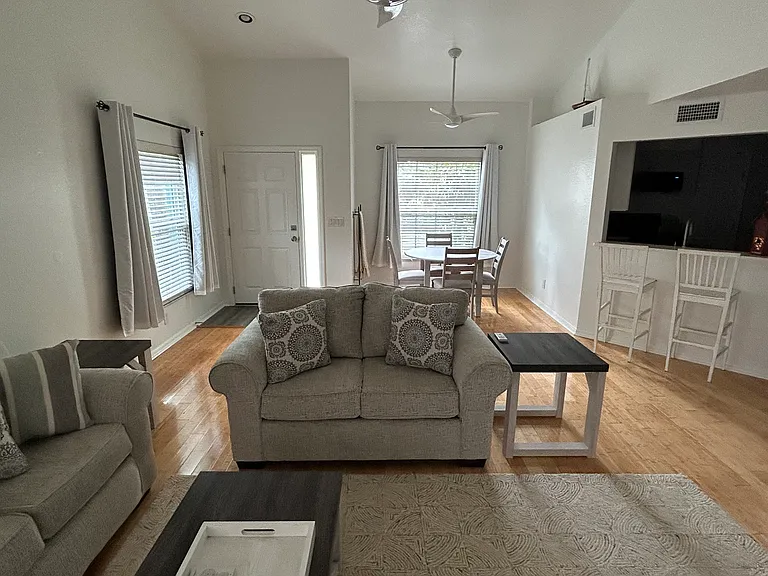 6645 Pineview Ter — Photo 10