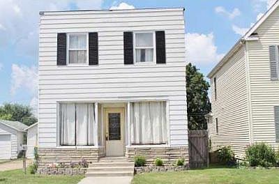 1st image of 310 W 10th St