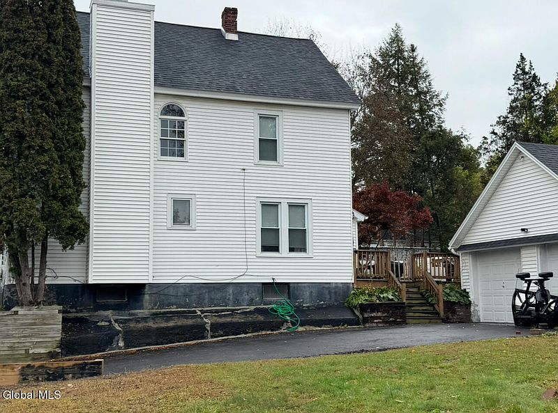 4th image of 426 Anthony Street