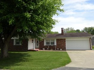 415 William St, Carmi, IL 62821