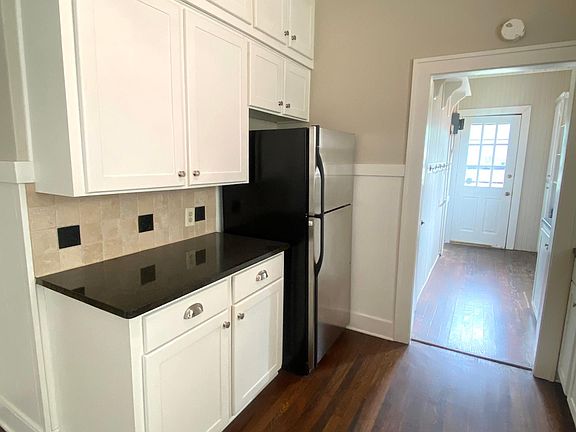 5th image of 122 E Kaufman St