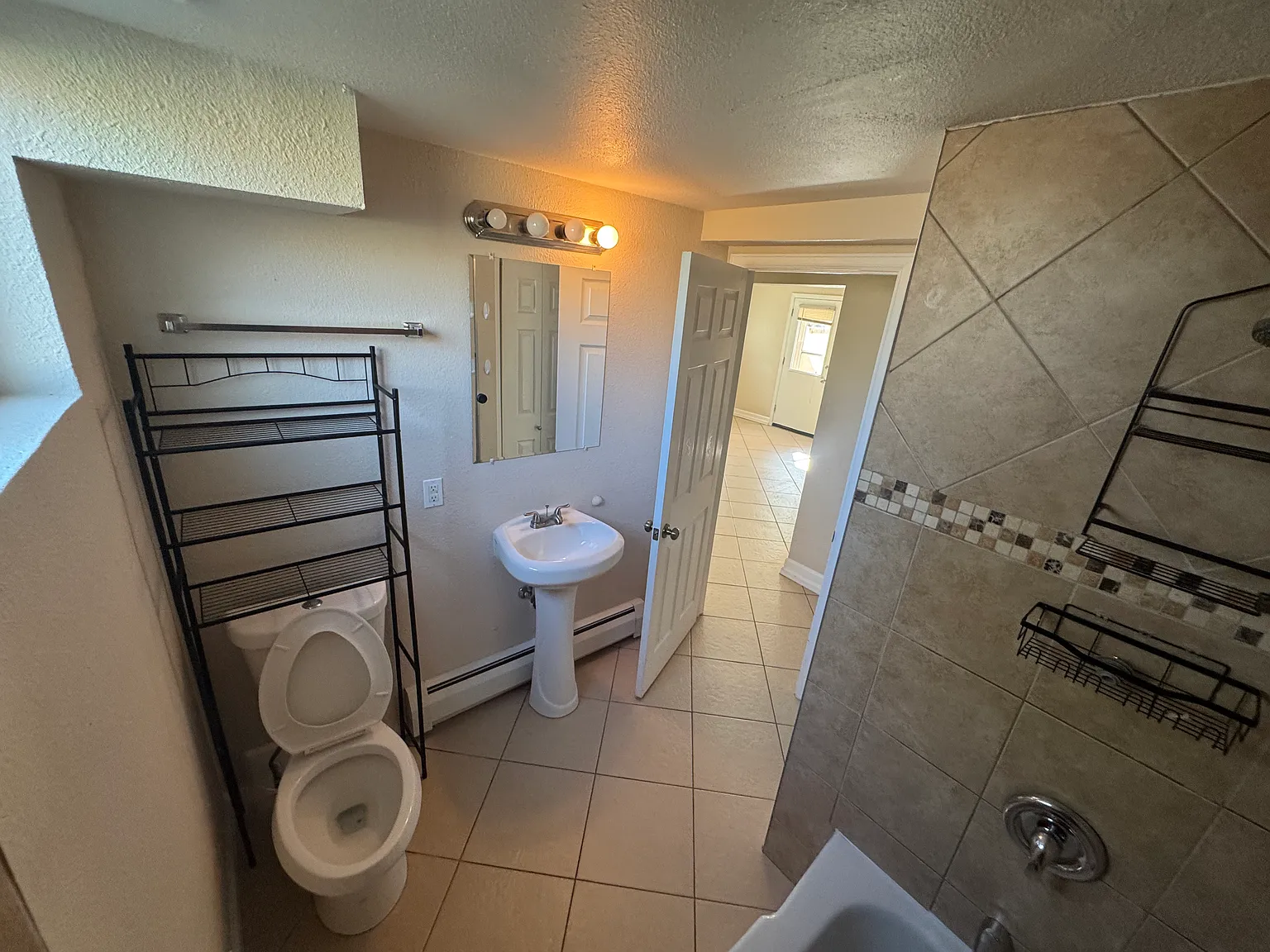 2 bed, 750 sqft, $1,250 — Photo 3