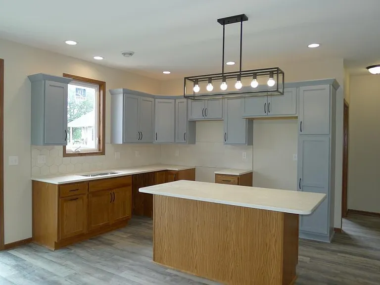 804 Parkside Ln — Photo 16