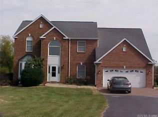 3252 Ravenwood Dr, Godfrey, IL 62035