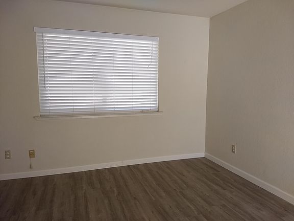 Living Room with a large window.