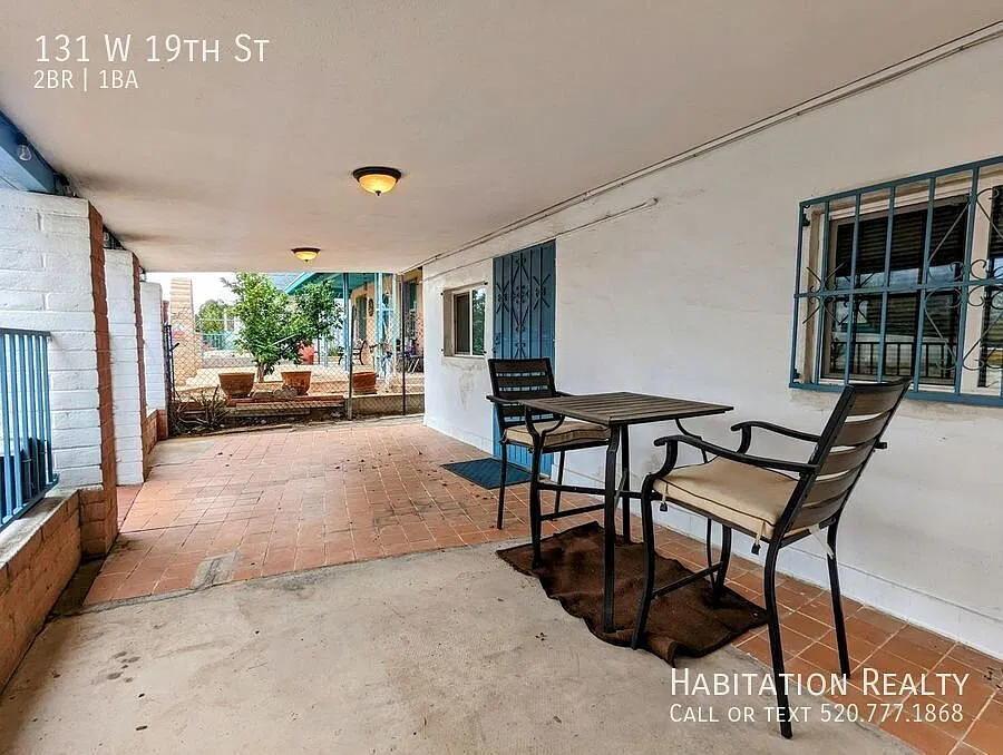 Beautifully remodeled 2Bed/1Bath downtown home + office/den space in the historic Barrio Santa Ro... — Photo 1