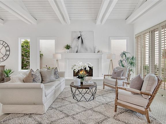 3rd image of 5725 Avenida Estoril Cir