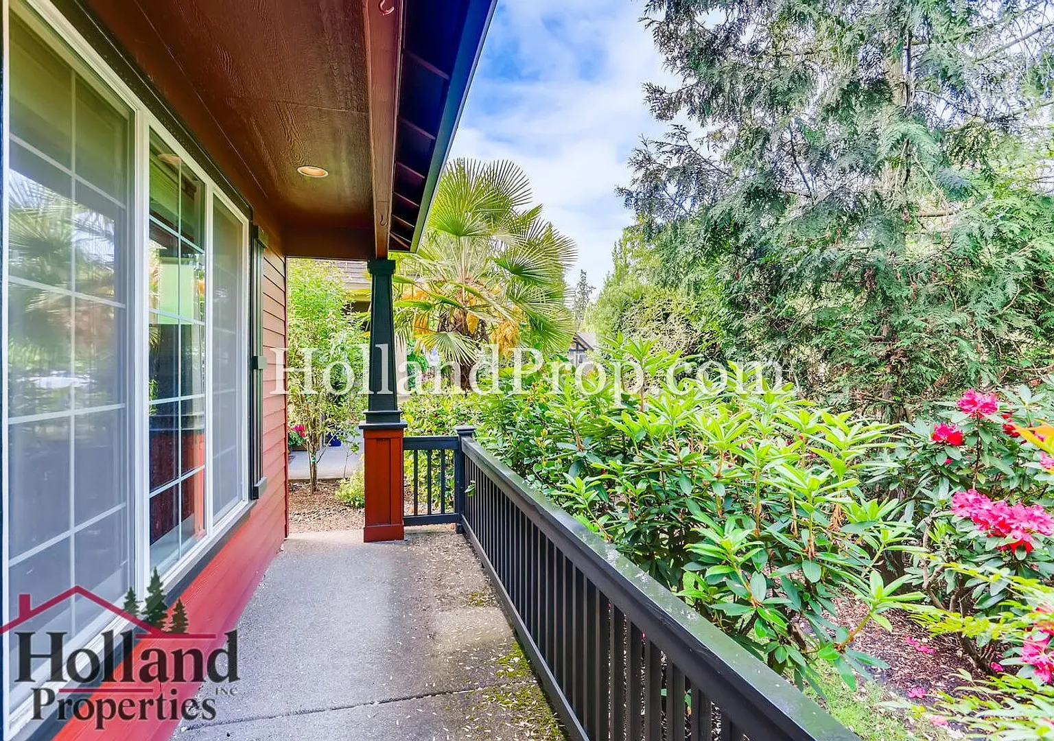 Beautiful 3 Bedroom 2.5 Bathroom Home in Hillsboro! — Photo 2